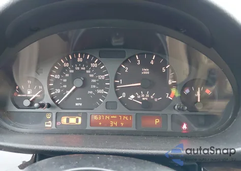 2004 BMW 325Xit z USA, uszkodzony, nr VIN WBAEP33434PF03777